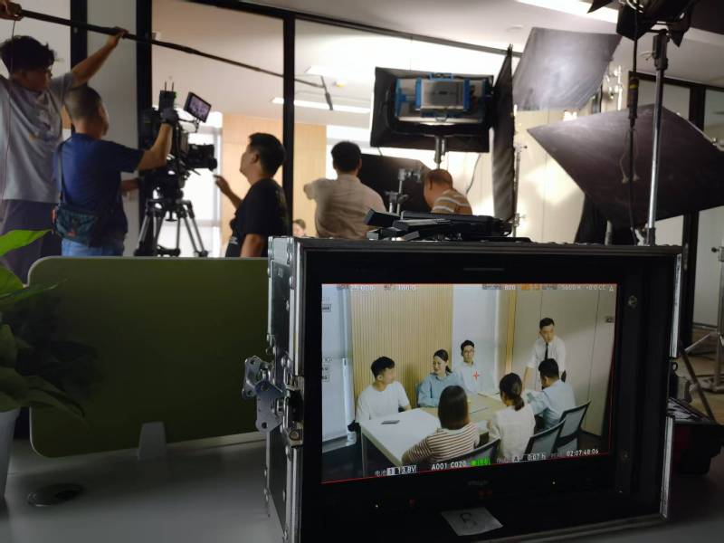左云县TVC拍摄公司：科技产品视觉化大师，诠释未来感与功能美学